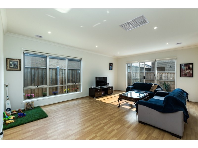 10 Living Crescent, Point Cook VIC 3030