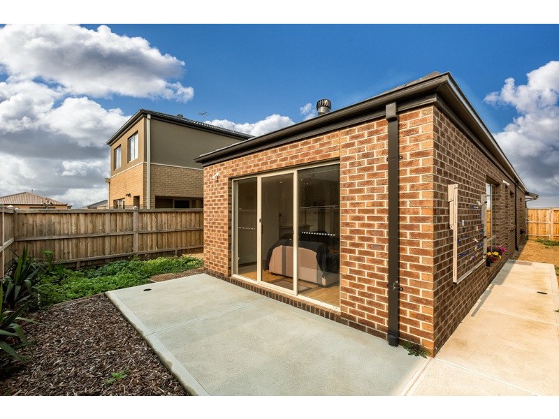 10 Living Crescent, Point Cook VIC 3030