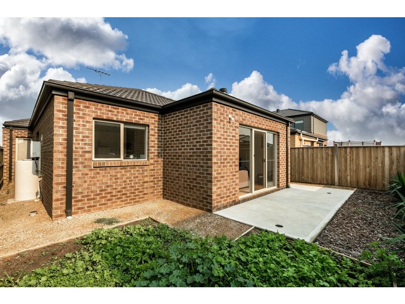 10 Living Crescent, Point Cook VIC 3030