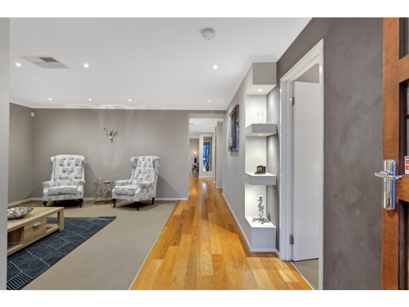 6 St Andrews Drive, Deer Park VIC 3023