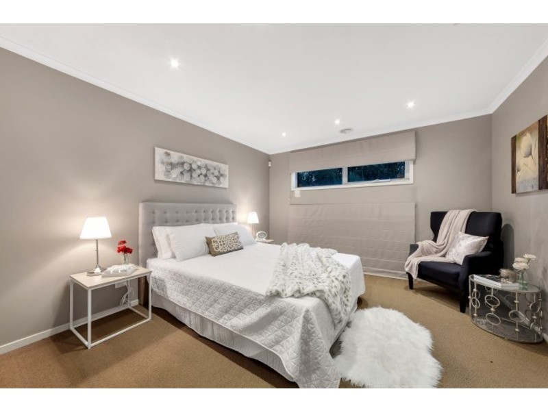 6 St Andrews Drive, Deer Park VIC 3023