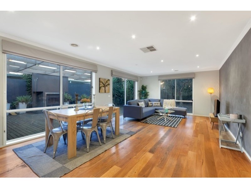 6 St Andrews Drive, Deer Park VIC 3023