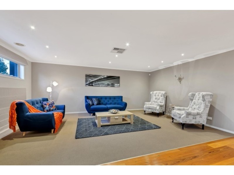 6 St Andrews Drive, Deer Park VIC 3023