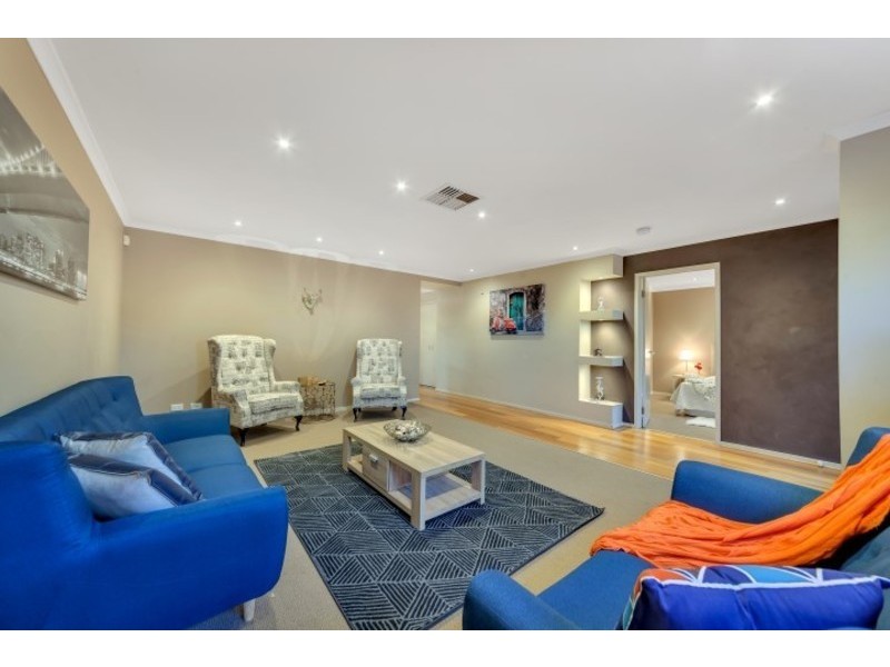 6 St Andrews Drive, Deer Park VIC 3023