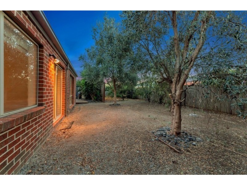 6 St Andrews Drive, Deer Park VIC 3023