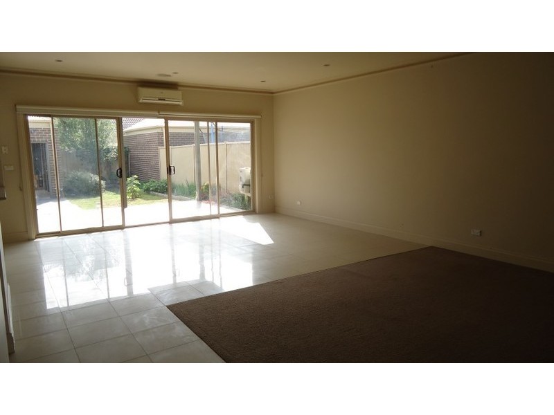 8 Shell Lane, Point Cook VIC 3030