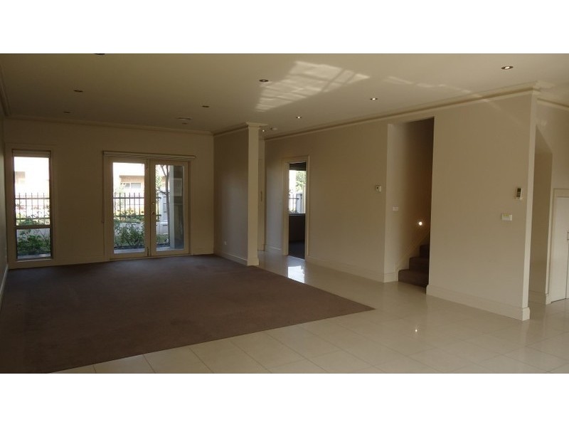8 Shell Lane, Point Cook VIC 3030