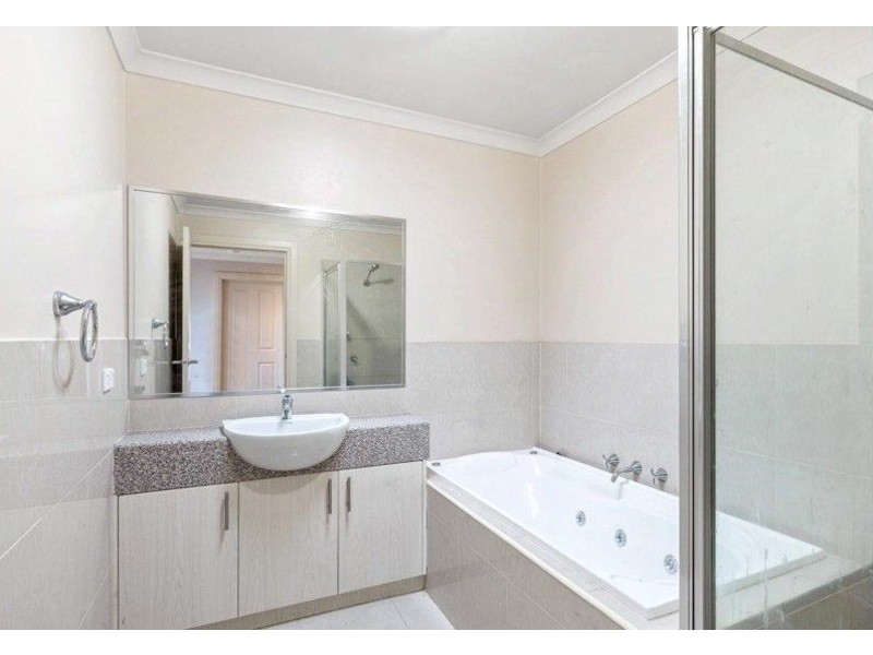 8 Shell Lane, Point Cook VIC 3030
