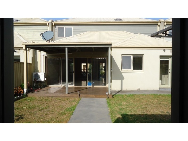 8 Shell Lane, Point Cook VIC 3030