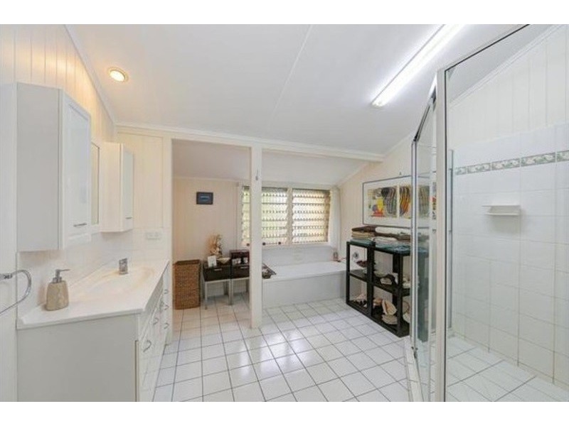 33 Bingera Street, Bundaberg West QLD 4670