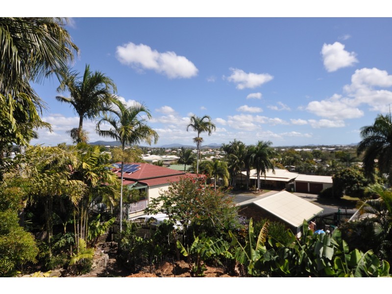 2 Eulbertie Avenue, Eimeo QLD 4740