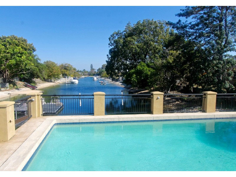 68 TE Peters Drive, Broadbeach Waters QLD 4218