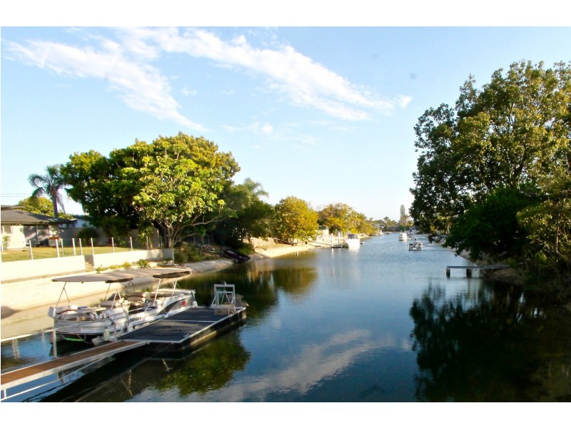 68 TE Peters Drive, Broadbeach Waters QLD 4218
