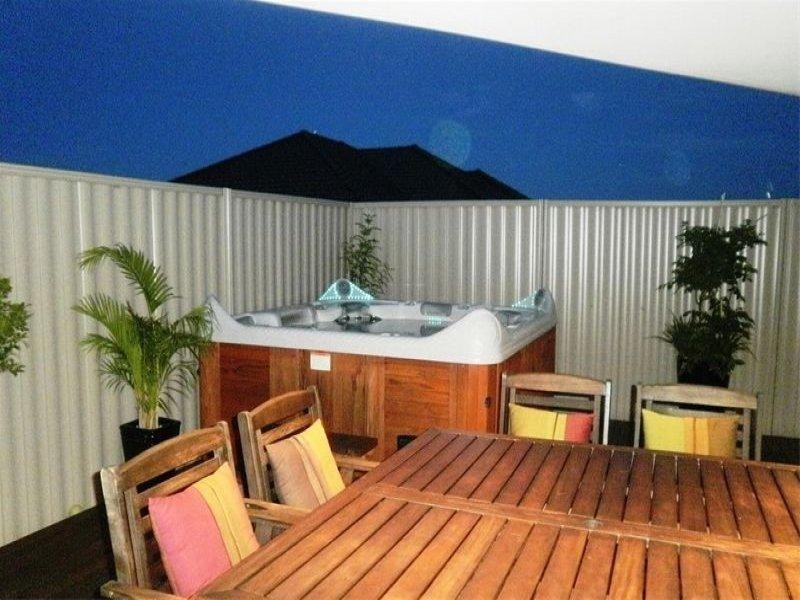 8 Wicklow Circle, Darch WA 6065