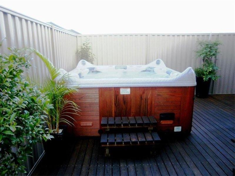 8 Wicklow Circle, Darch WA 6065