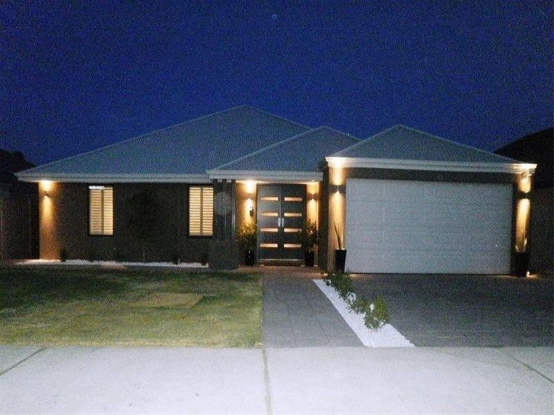 8 Wicklow Circle, Darch WA 6065