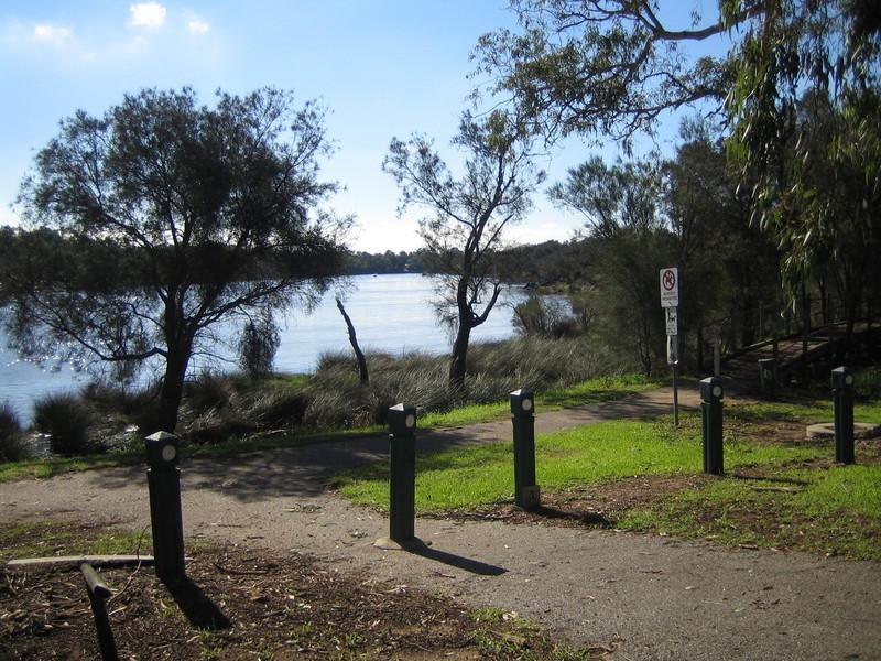 15 and 15a Kanowna Avenue West, Ascot WA 6104