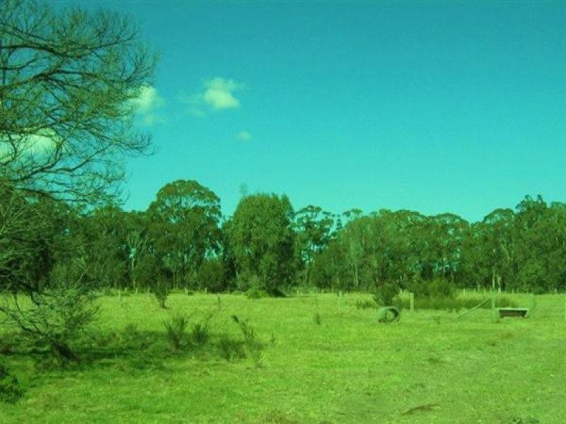 10 Centre Road, Raymond Island VIC 3880