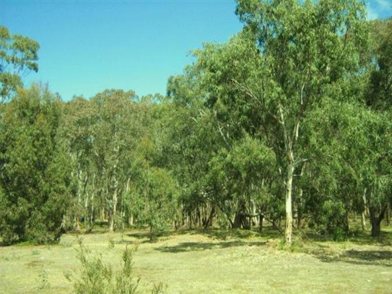 10 Centre Road, Raymond Island VIC 3880