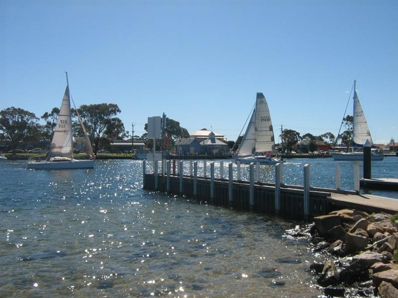 10 Centre Road, Raymond Island VIC 3880