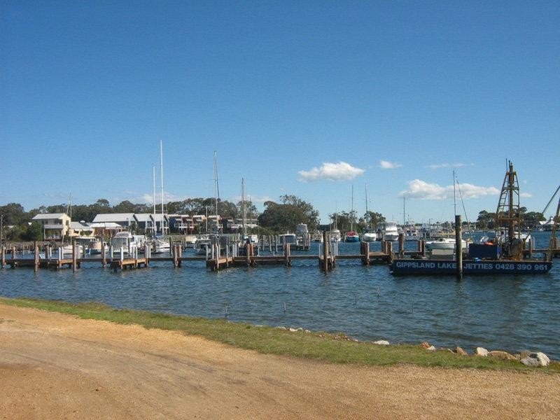 10 Centre Road, Raymond Island VIC 3880