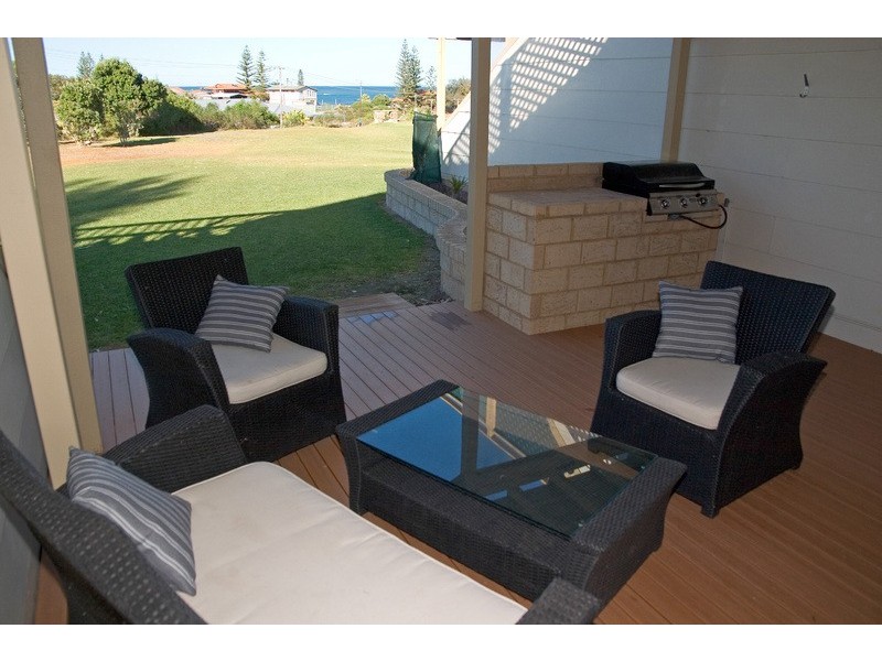 6/16 Dewar Way, Ledge Point WA 6043