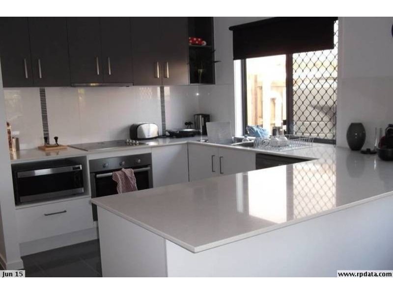 2/6 Napier Terrace, Carina Heights QLD 4152