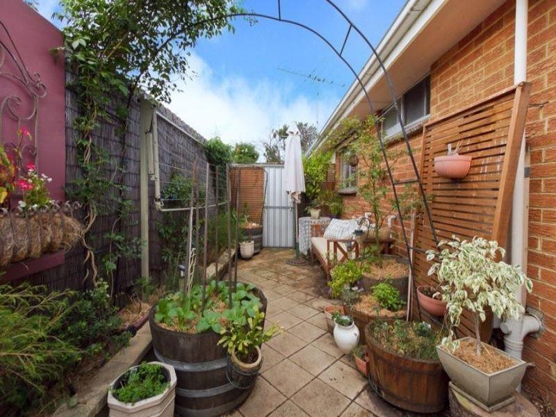 2/8 Crown Avenue, Mordialloc VIC 3195