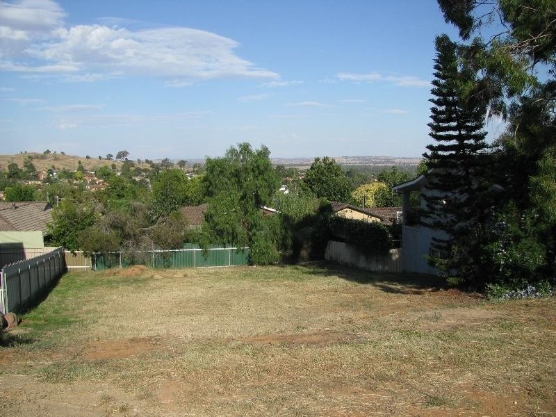 5 Andrews Avenue, Kooringal NSW 2650