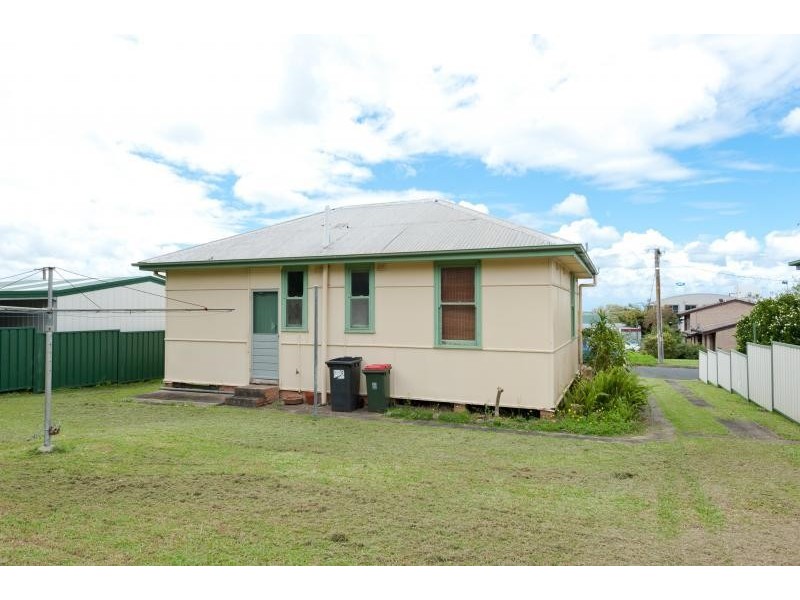 1 Burr Avenue, Nowra NSW 2541