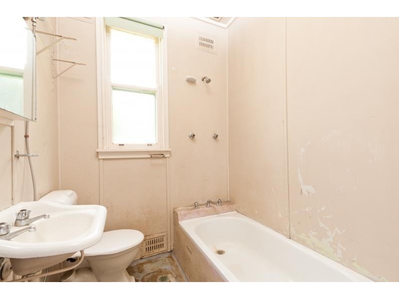 1 Burr Avenue, Nowra NSW 2541