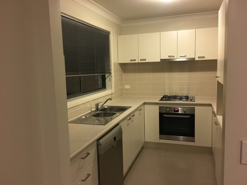 2A Hampshire Boulevard, Spring Farm NSW 2570