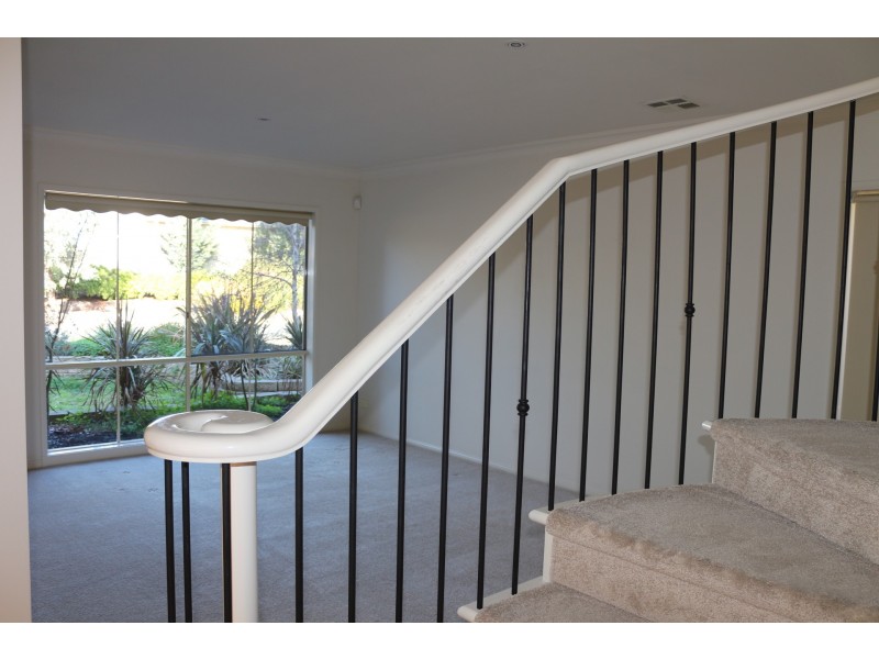 12 Tourment Drive, Sanctuary Lakes VIC 3030