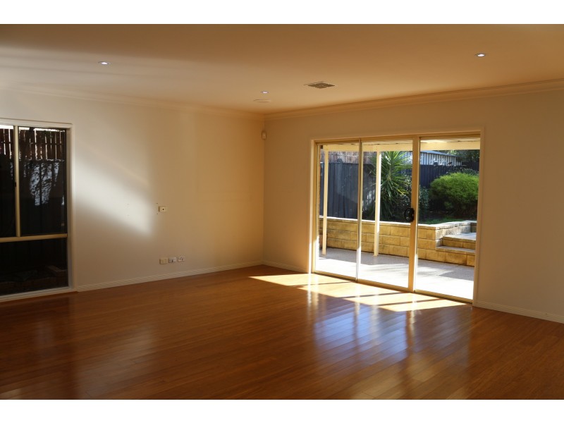 12 Tourment Drive, Sanctuary Lakes VIC 3030