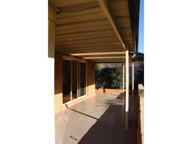 12 Tourment Drive, Sanctuary Lakes VIC 3030