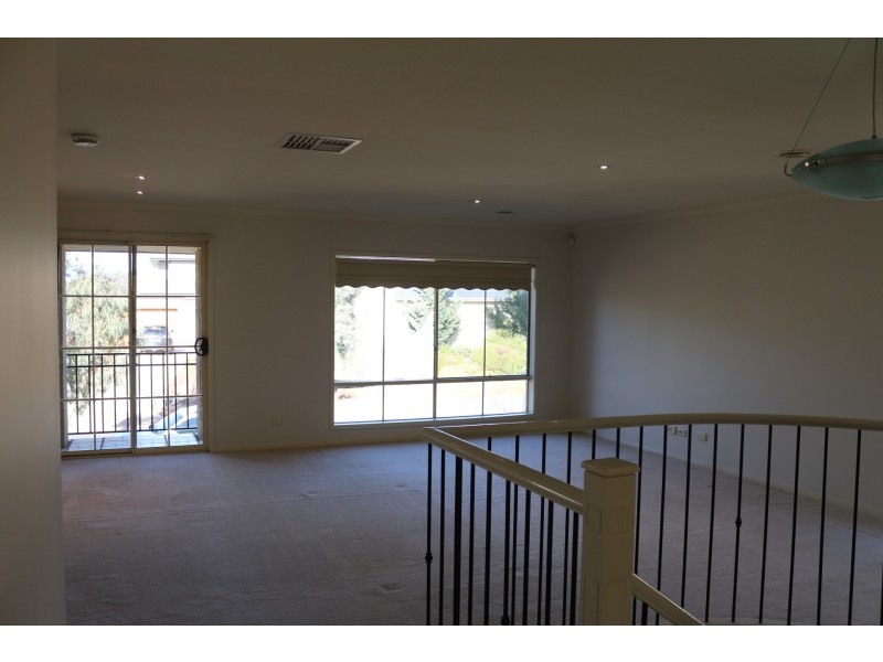 12 Tourment Drive, Sanctuary Lakes VIC 3030