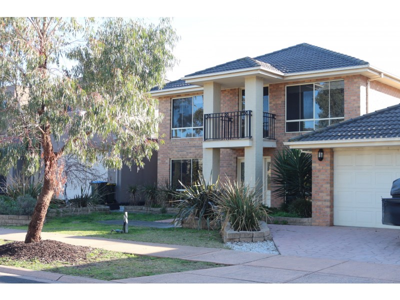 12 Tourment Drive, Sanctuary Lakes VIC 3030