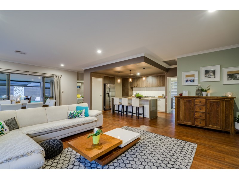 130 Rossiter Avenue, Piara Waters WA 6112