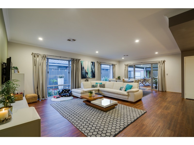 130 Rossiter Avenue, Piara Waters WA 6112