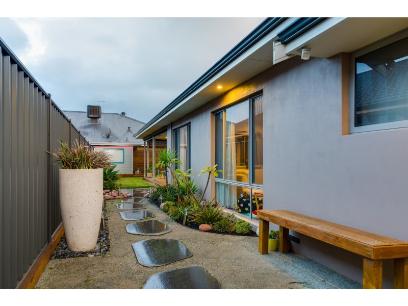 130 Rossiter Avenue, Piara Waters WA 6112