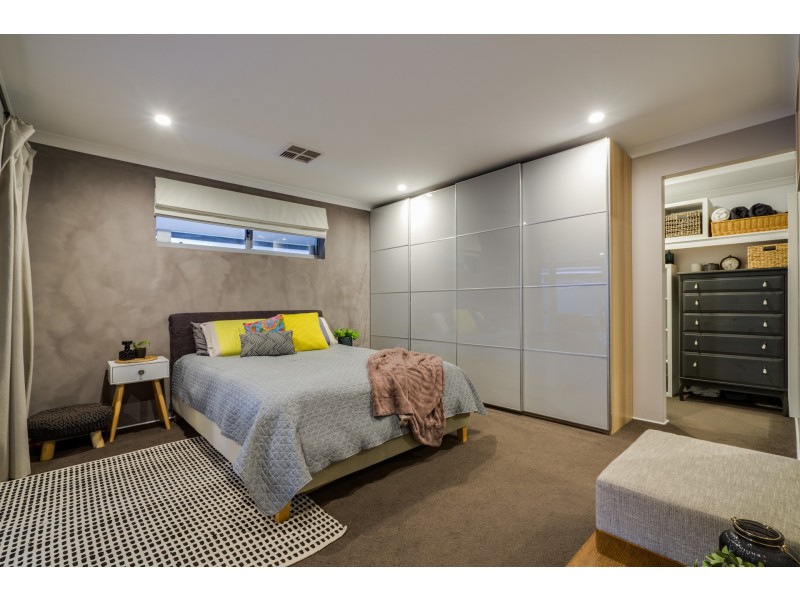 130 Rossiter Avenue, Piara Waters WA 6112