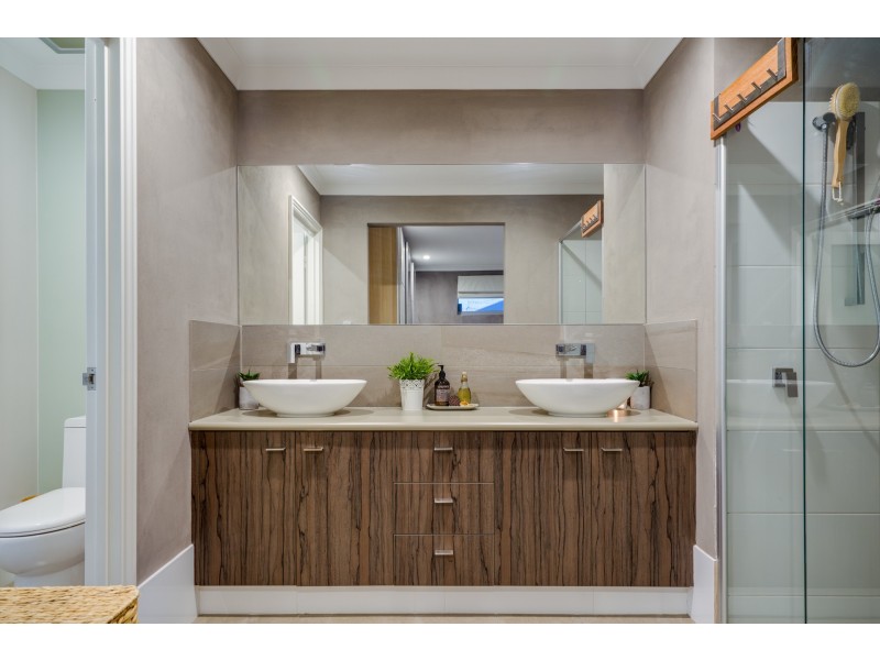 130 Rossiter Avenue, Piara Waters WA 6112