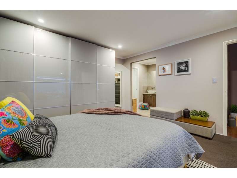 130 Rossiter Avenue, Piara Waters WA 6112