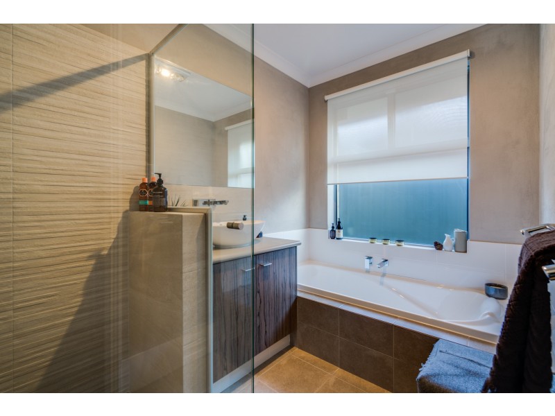 130 Rossiter Avenue, Piara Waters WA 6112