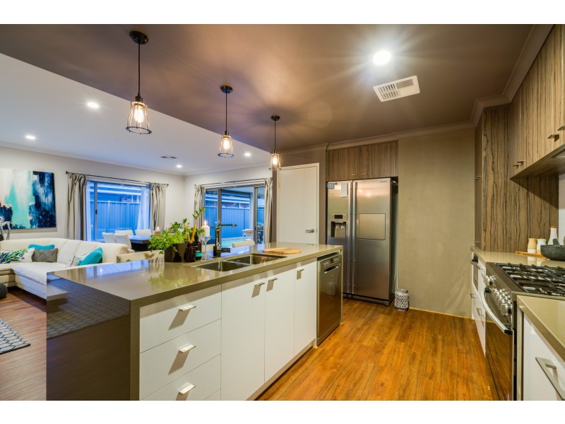 130 Rossiter Avenue, Piara Waters WA 6112