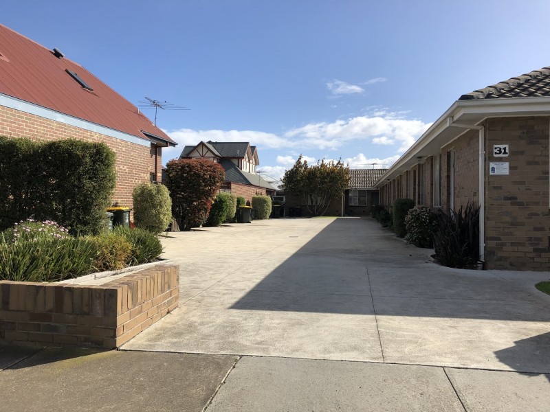 2/31 Bradley Street, Newport VIC 3015