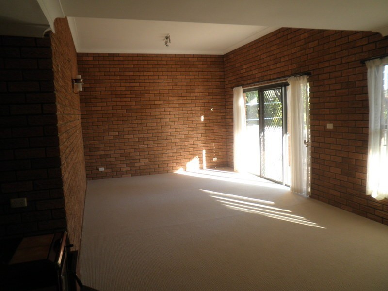 3 Barralong St, Belmont North NSW 2280