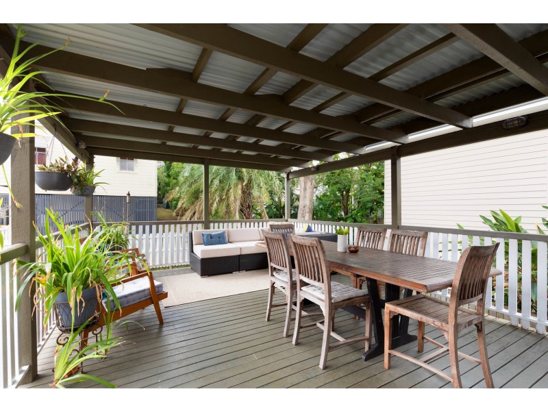 27 Blaxland Street, Milton QLD 4064