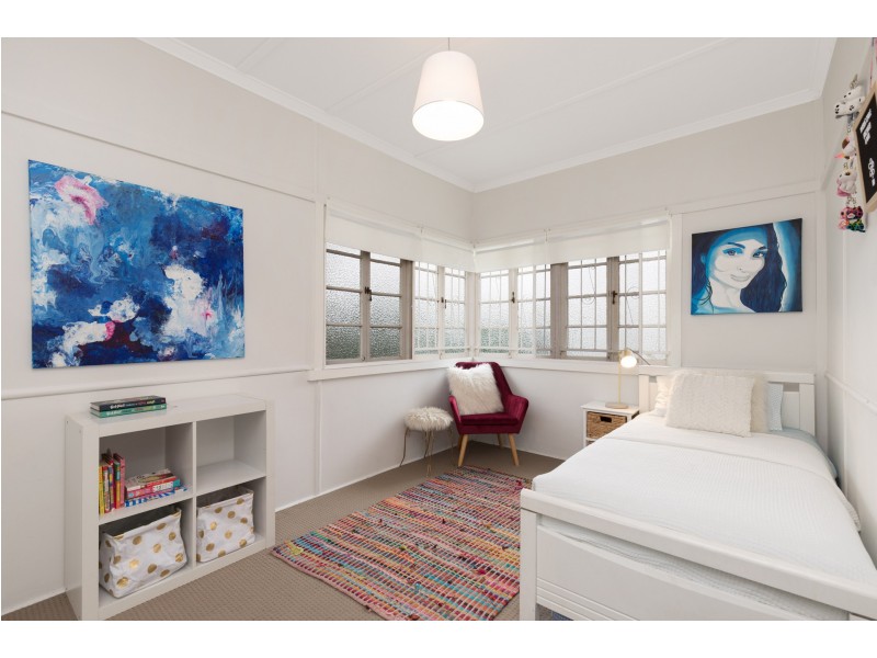 27 Blaxland Street, Milton QLD 4064