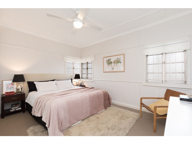 27 Blaxland Street, Milton QLD 4064